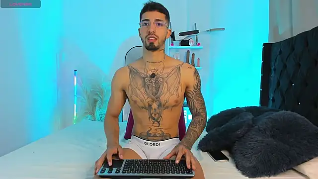 Snapshot of Duriel_ chatting on 09.23.25 Duriel  online show from 09.23.25