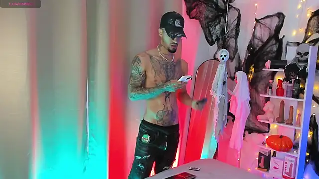 Snapshot of Duriel_ chatting on 10.15.25 Duriel  online show from 10.15.25