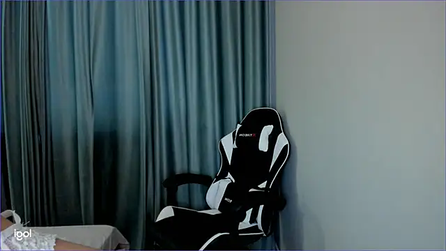 Snapshot of dragon_princesss chatting on 09.28.25 dragon princesss online show from 09.28.25