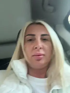 Snapshot of Blond_Babes chatting on 01.09.25 Blond Babes online show from 01.09.25