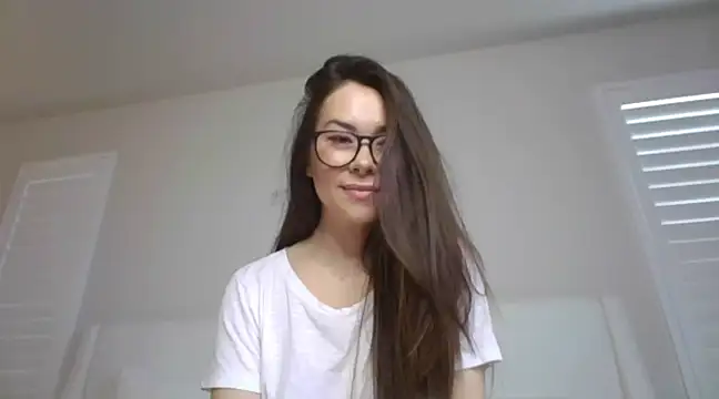 Snapshot of mixedasiangirl chatting on 03.17.25 mixedasiangirl online show from 03.17.25