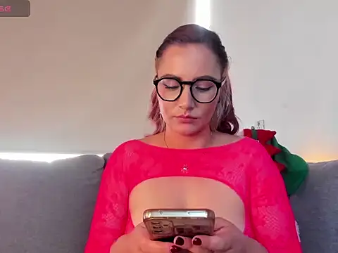 Hanna Clark  online show from 12.14.24