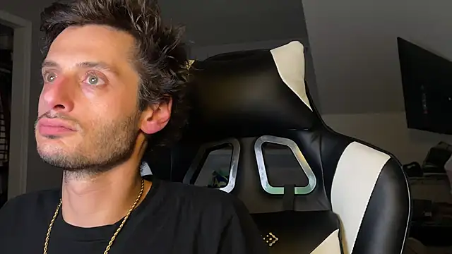 Snapshot of Dylansd chatting on 12.24.24 Dylansd online show from 12.24.24