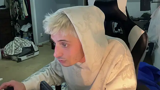 Snapshot of Dylansd chatting on 12.31.24 Dylansd online show from 12.31.24