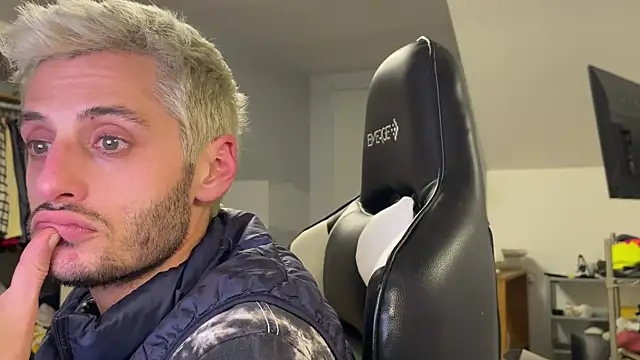 Snapshot of Dylansd chatting on 01.09.25 Dylansd online show from 01.09.25