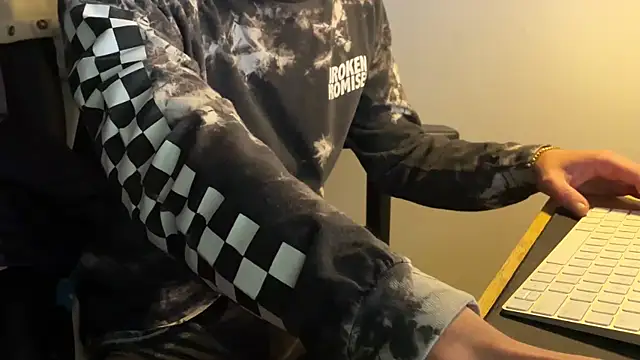 Snapshot of Dylansd chatting on 01.10.25 Dylansd online show from 01.10.25