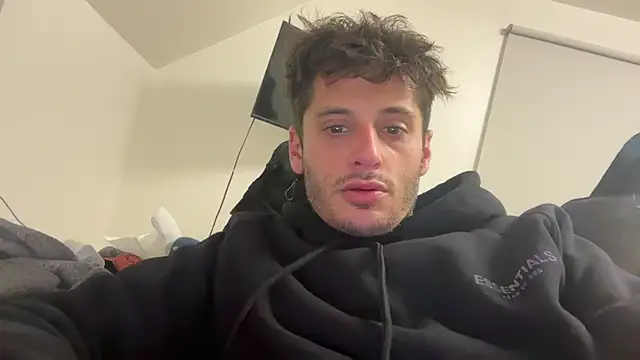 Snapshot of Dylansd chatting on 10.31.25 Dylansd online show from 10.31.25