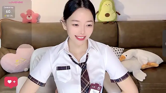 Snapshot of Yilin1999 chatting on 02.25.25 Yilin1999 online show from 02.25.25