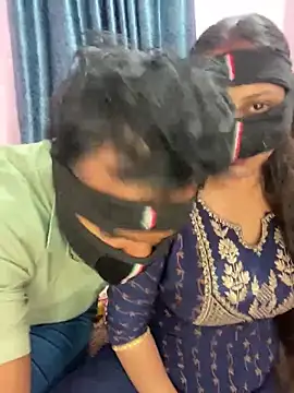 Snapshot of mickey_love chatting on 10.04.25 mickey love online show from 10.04.25