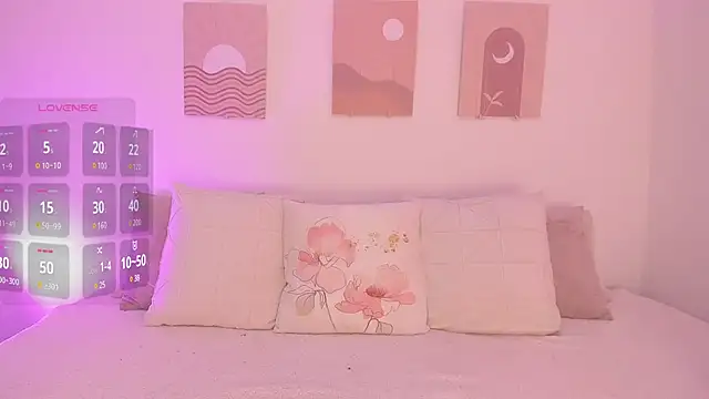 Snapshot of Mia_Heartt chatting on 02.08.25 Mia Heartt online show from 02.08.25