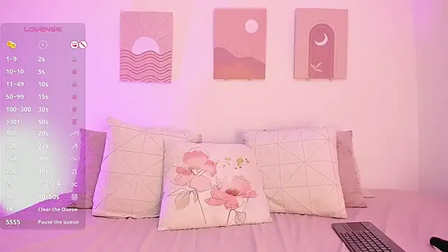 Snapshot of Mia_Heartt chatting on 02.17.25 Mia Heartt online show from 02.17.25