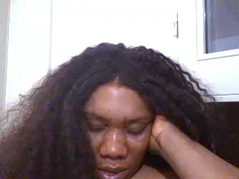 Snapshot of bonbonaumiel chatting on 12.02.24 bonbonaumiel online show from 12.02.24