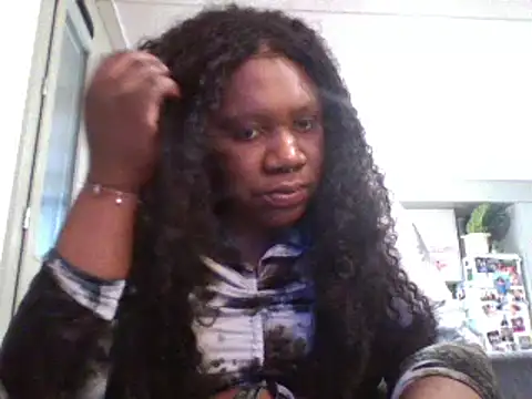 Snapshot of bonbonaumiel chatting on 12.12.24 bonbonaumiel online show from 12.12.24