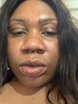 Snapshot of bonbonaumiel chatting on 12.24.24 bonbonaumiel online show from 12.24.24