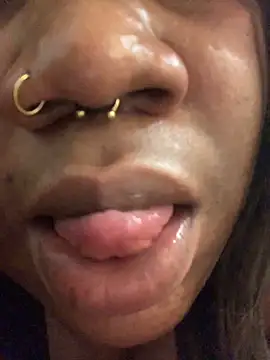 Snapshot of bonbonaumiel chatting on 12.25.24 bonbonaumiel online show from 12.25.24