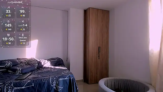 Snapshot of AmaiaFerrer chatting on 01.15.25 AmaiaFerrer online show from 01.15.25