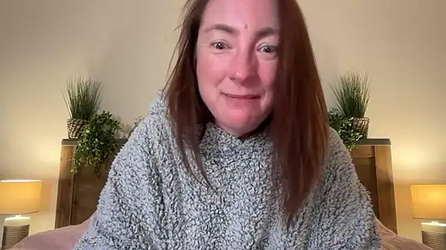 Snapshot of LouiseTswing chatting on 02.20.25 LouiseTswing online show from 02.20.25