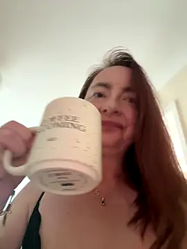 Snapshot of LouiseTswing chatting on 10.03.25 LouiseTswing online show from 10.03.25