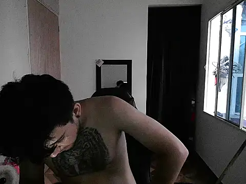 Snapshot of SeduxionDuo chatting on 11.06.25 SeduxionDuo online show from 11.06.25