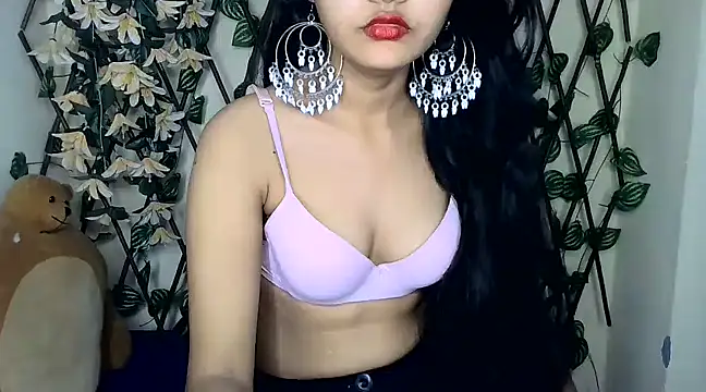 Snapshot of SUZY_FROMUS chatting on 02.14.25 SUZY FROMUS online show from 02.14.25