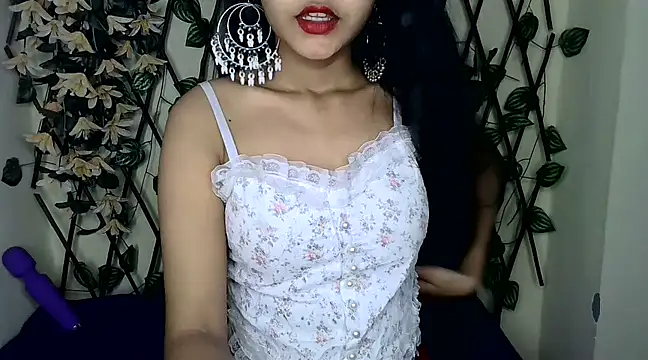 Snapshot of SUZY_FROMUS chatting on 02.18.25 SUZY FROMUS online show from 02.18.25