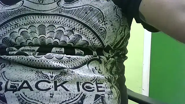 Snapshot of loganwolverine02 chatting on 02.04.25 loganwolverine02 online show from 02.04.25