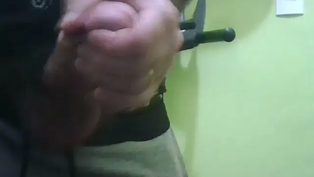 Snapshot of loganwolverine02 chatting on 11.11.25 loganwolverine02 online show from 11.11.25