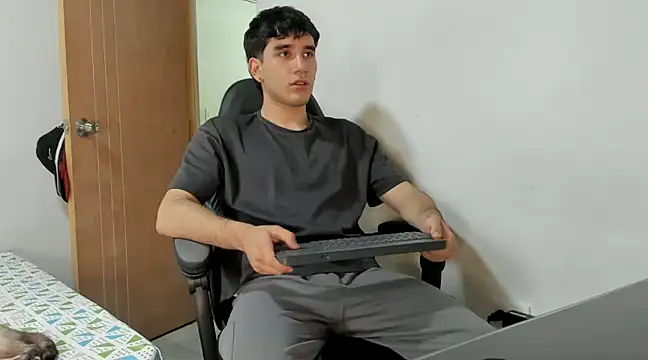 Snapshot of leo030809 chatting on 12.02.24 leo030809 online show from 12.02.24