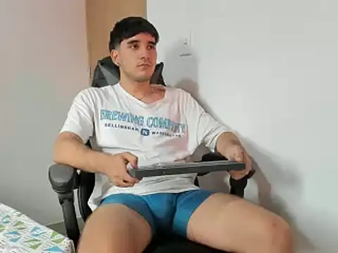 Snapshot of leo030809 chatting on 01.10.25 leo030809 online show from 01.10.25