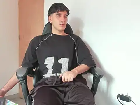 Snapshot of leo030809 chatting on 03.20.25 leo030809 online show from 03.20.25