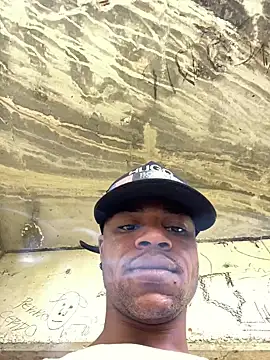 Snapshot of ElNegroRony chatting on 12.05.24 ElNegroRony online show from 12.05.24