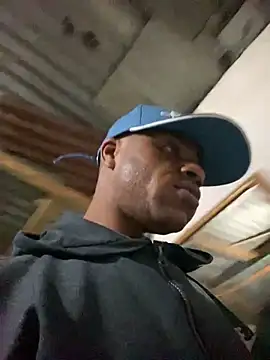 Snapshot of ElNegroRony chatting on 12.31.24 ElNegroRony online show from 12.31.24