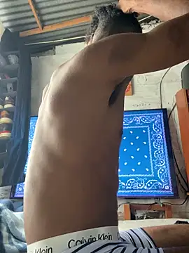 Snapshot of ElNegroRony chatting on 01.04.25 ElNegroRony online show from 01.04.25