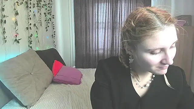 Miss Elsa  online show from 02.12.25