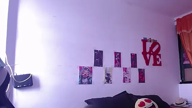 Snapshot of gigiqueen_18 chatting on 10.21.25 gigiqueen 18 online show from 10.21.25