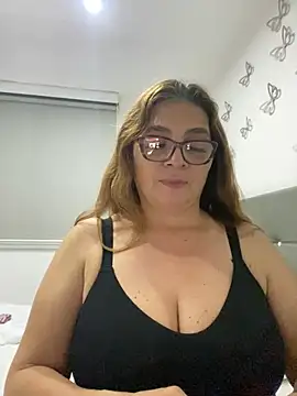 Snapshot of AntonellaAlondra4 chatting on 12.19.24 AntonellaAlondra4 online show from 12.19.24