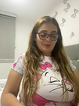 Snapshot of AntonellaAlondra4 chatting on 12.20.24 AntonellaAlondra4 online show from 12.20.24