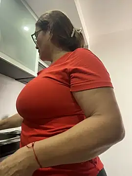 Snapshot of AntonellaAlondra4 chatting on 12.22.24 AntonellaAlondra4 online show from 12.22.24