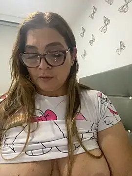 Snapshot of AntonellaAlondra4 chatting on 12.28.24 AntonellaAlondra4 online show from 12.28.24