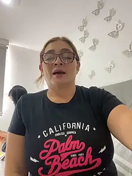 Snapshot of AntonellaAlondra4 chatting on 01.01.25 AntonellaAlondra4 online show from 01.01.25