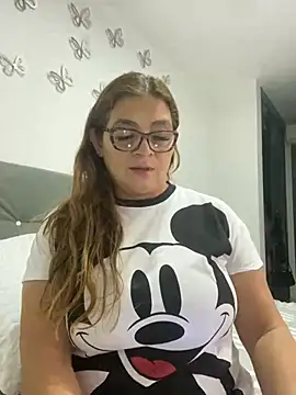 Snapshot of AntonellaAlondra4 chatting on 01.27.25 AntonellaAlondra4 online show from 01.27.25