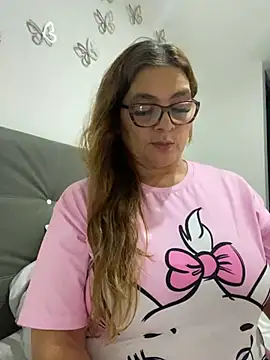 Snapshot of AntonellaAlondra4 chatting on 02.14.25 AntonellaAlondra4 online show from 02.14.25