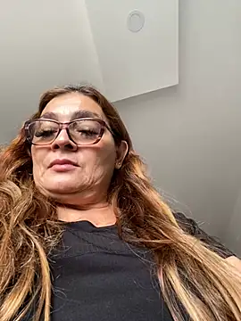 Snapshot of AntonellaAlondra4 chatting on 02.17.25 AntonellaAlondra4 online show from 02.17.25