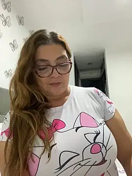 Snapshot of AntonellaAlondra4 chatting on 02.25.25 AntonellaAlondra4 online show from 02.25.25