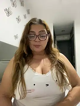 Snapshot of AntonellaAlondra4 chatting on 03.06.25 AntonellaAlondra4 online show from 03.06.25