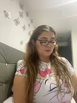 Snapshot of AntonellaAlondra4 chatting on 03.08.25 AntonellaAlondra4 online show from 03.08.25