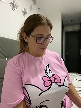 Snapshot of AntonellaAlondra4 chatting on 03.22.25 AntonellaAlondra4 online show from 03.22.25
