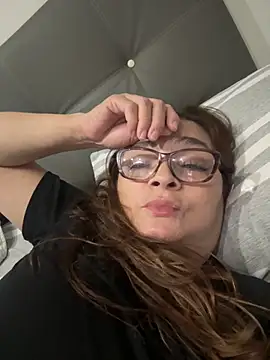 Snapshot of AntonellaAlondra4 chatting on 10.05.25 AntonellaAlondra4 online show from 10.05.25