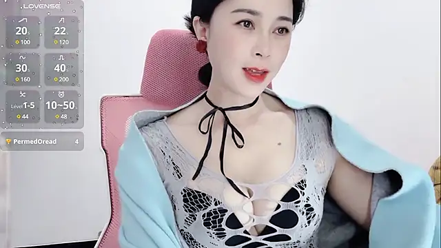 Qwi-V1 online show from 01.25.25