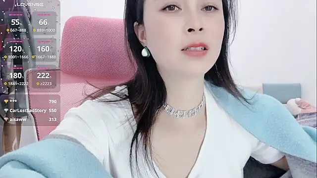 Qwi-V1 online show from 02.12.25